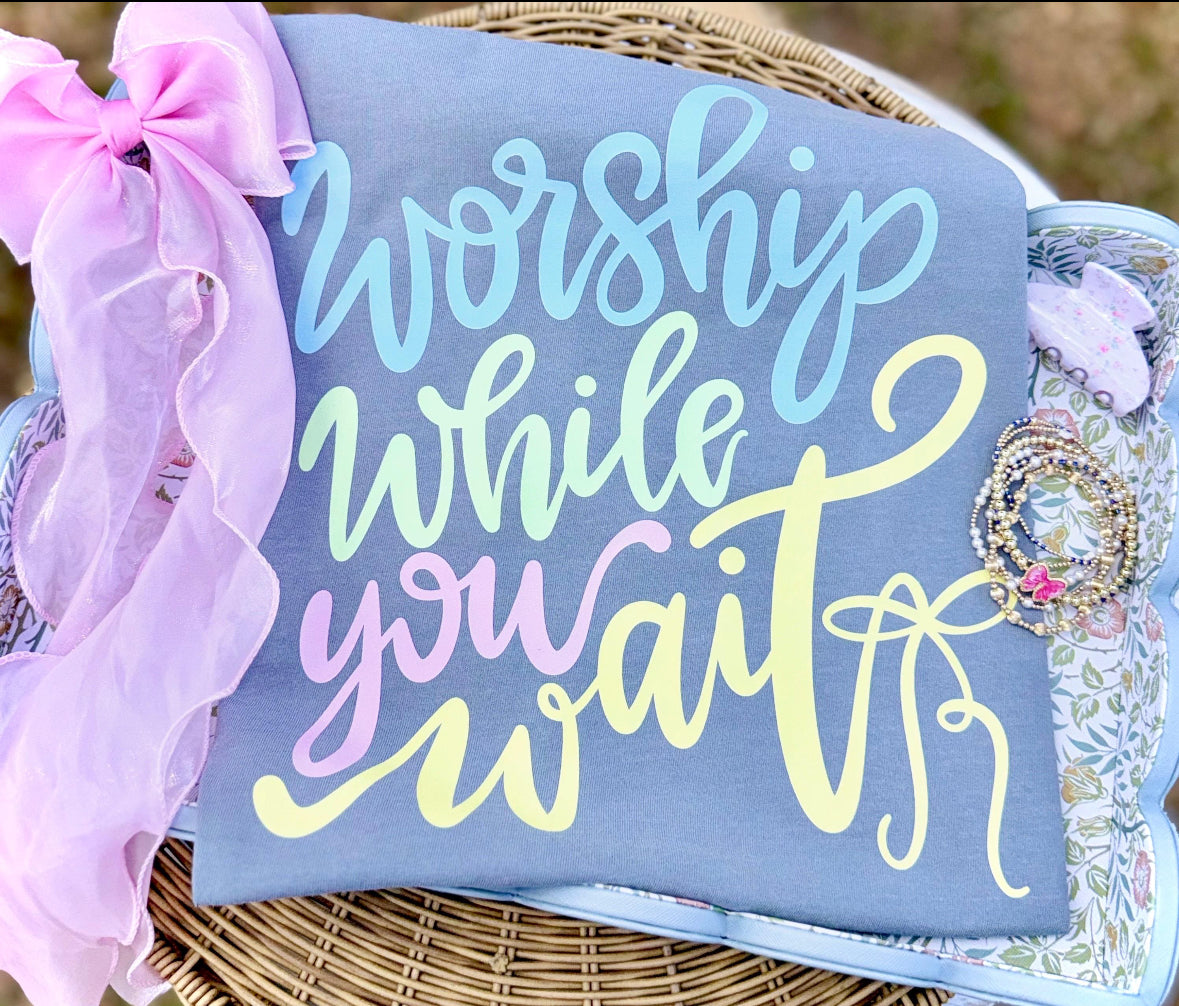 Worship While You Wait Comfort Color Short Sleeve